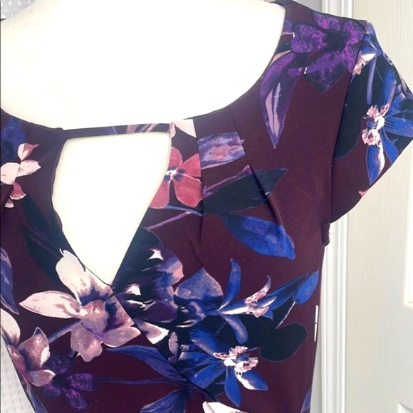 Elegant Floral Purple Dress - Picture 2 of 9